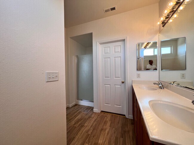 Building Photo - Cute Sundance 3 bedroom, 2 bath home in Fe...
