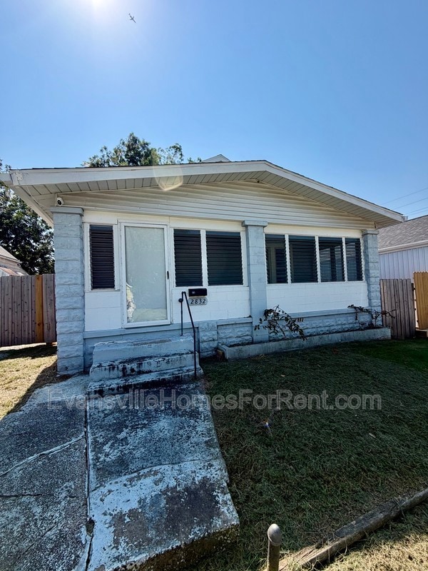 Building Photo - 2832 Dennison St