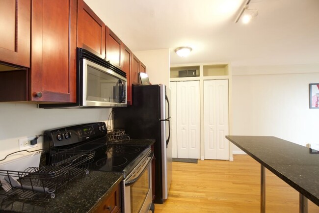Foto del edificio - 4180 N Marine Dr