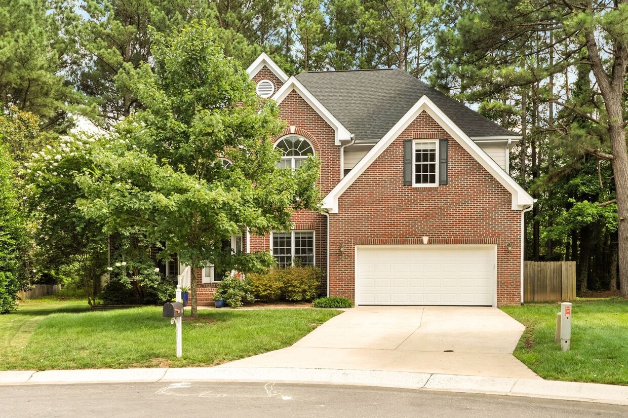 Primary Photo - Beautiful 5 bedroom home with fenced in ya...