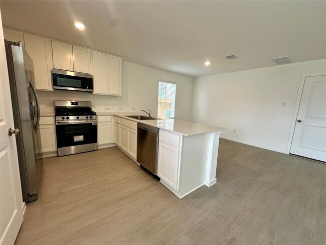 Foto del edificio - 13310 Rayhill Dr