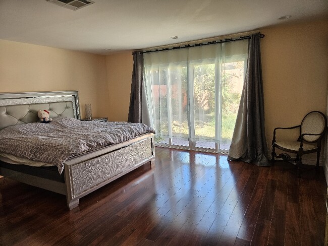 Building Photo - 3500 El Cortez Ave