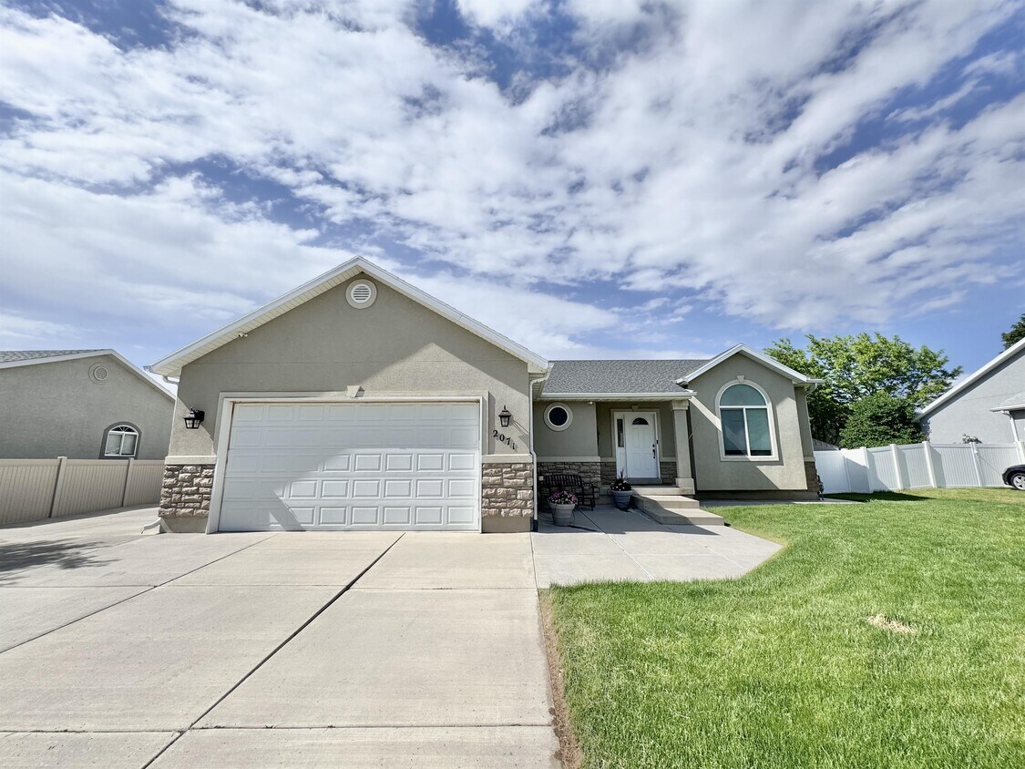 Primary Photo - 2071 E 1760 S