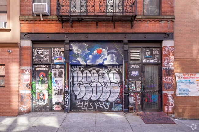 Entrance - 164 Eldridge St