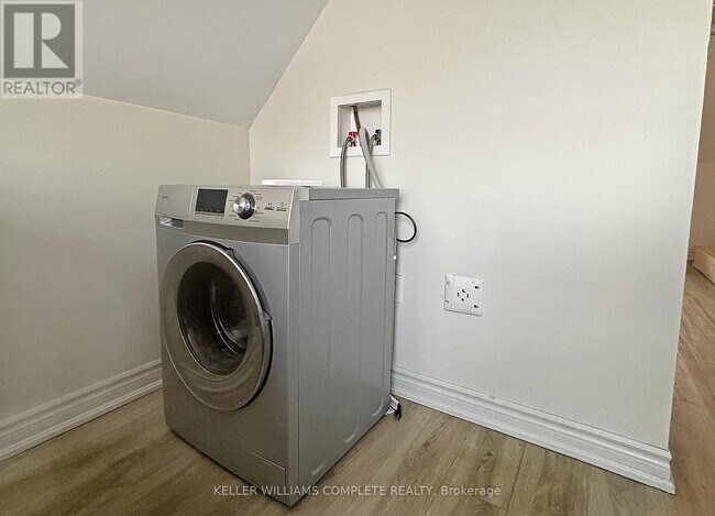 Photo du bâtiment - 3 Wentworth St S