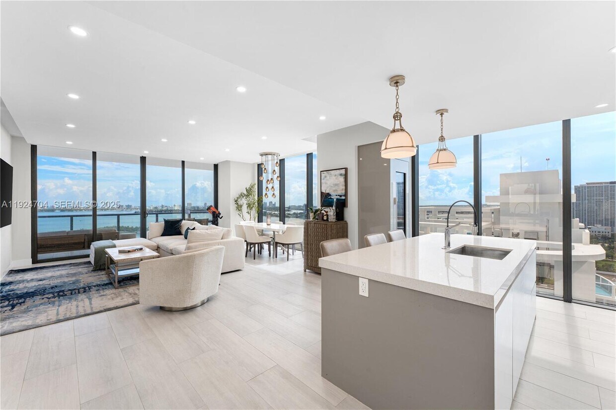 Foto principal - 788 NE 23rd St