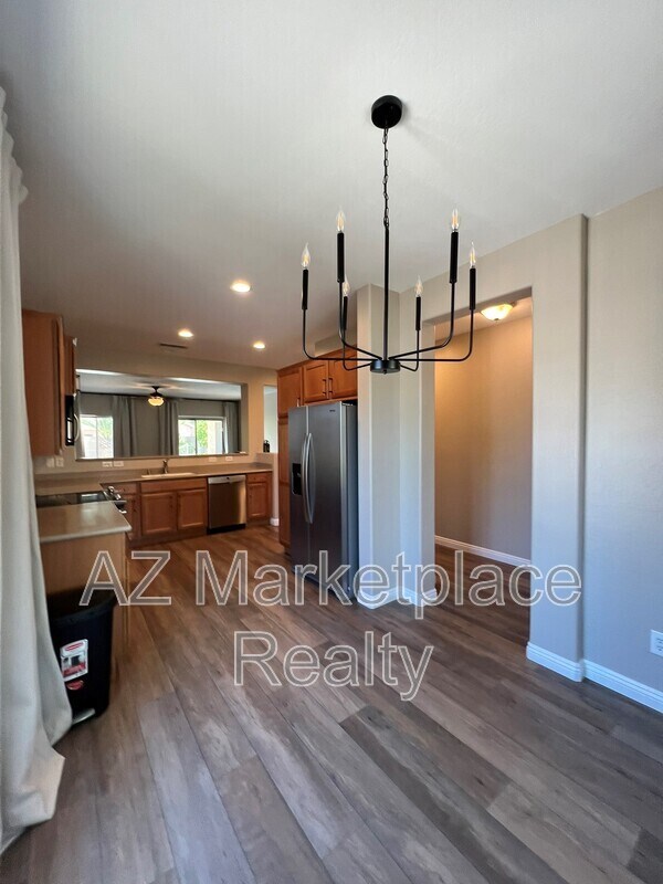 Foto del edificio - 466 E Yellow Wood Ave