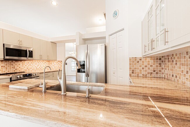 Foto del edificio - 5-Bed Home With Private Heated Pool & Large Yard - Pet Friendly!