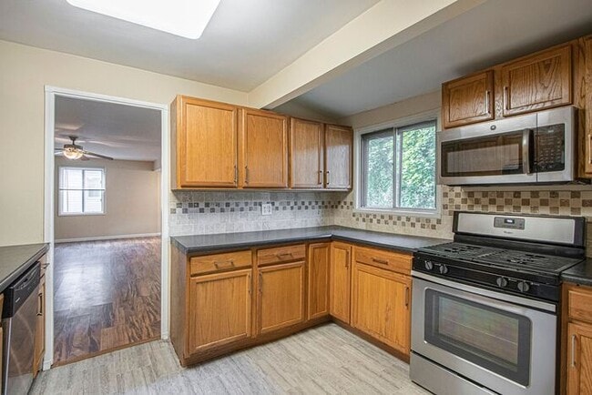 Building Photo - $1660 Contemporary remodeled 3-bedroom, 1-bath single-family ranch