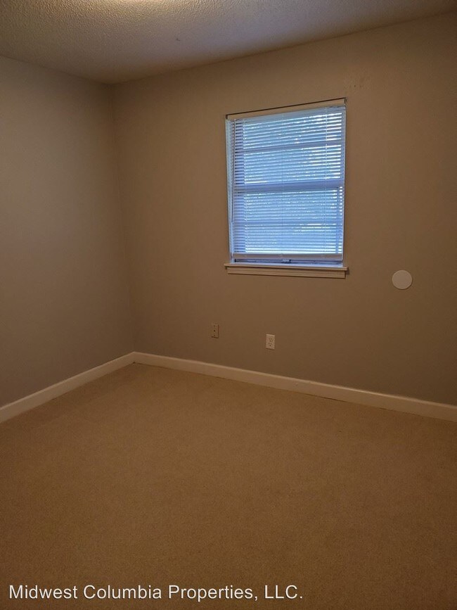 Building Photo - 741 Demaret Dr