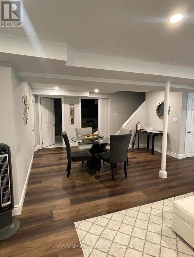 Photo du bâtiment - 1499 Hollywell Ave