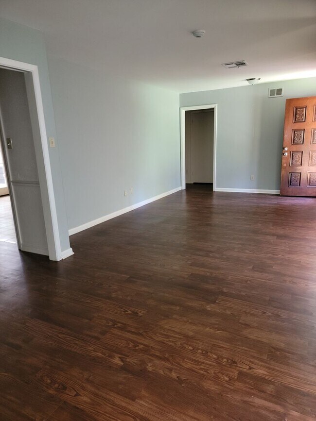 Foto del edificio - 3 bedroom 2 Bathroom Home