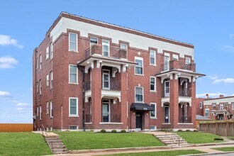Building Photo - 3176 Gustine Ave