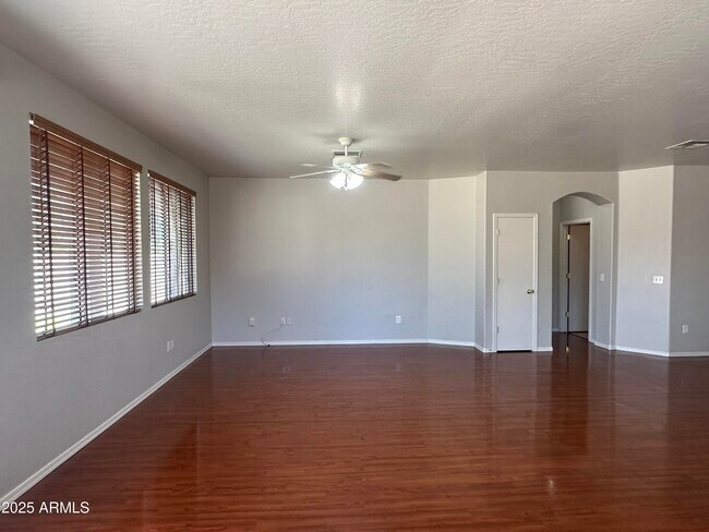 Foto del edificio - 13524 W Marshall Ave