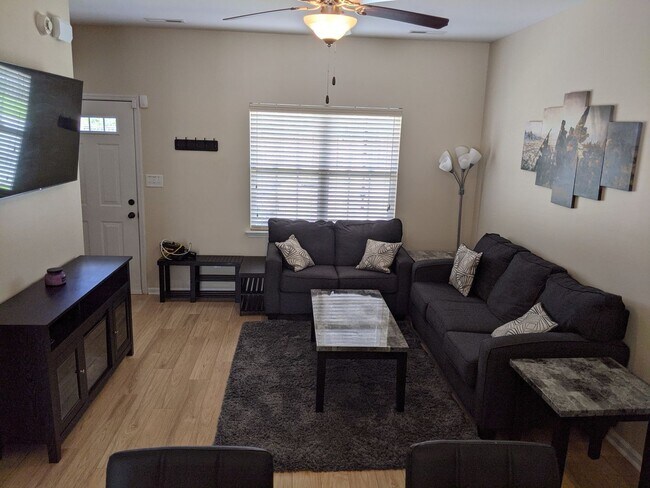 Building Photo - Beautiful Oyster Landing Community Townhome