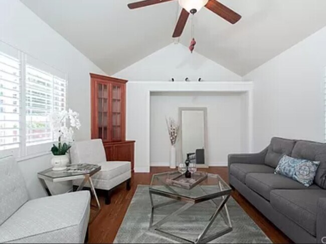 Building Photo - 22812 Crespi St