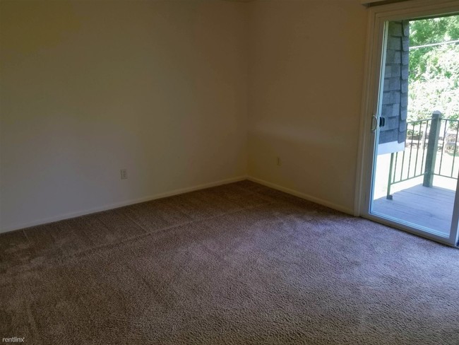 Foto del edificio - 2 br, 1 bath Apartment - 701 Hemlock Square