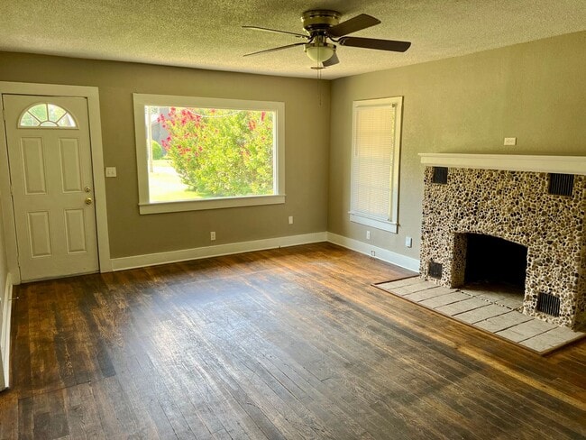 Building Photo - West End Home For Rent!