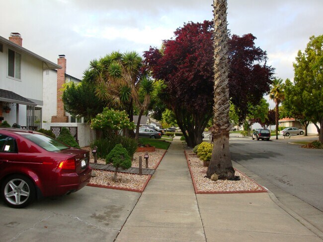 Foto del edificio - 4871 Rue Tours Ct