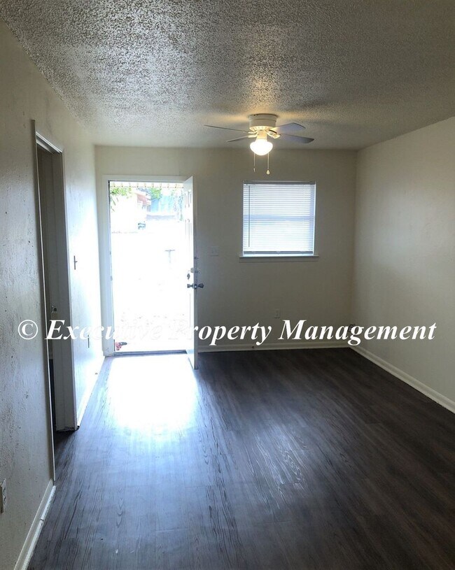 Building Photo - 506 Sunset Ln