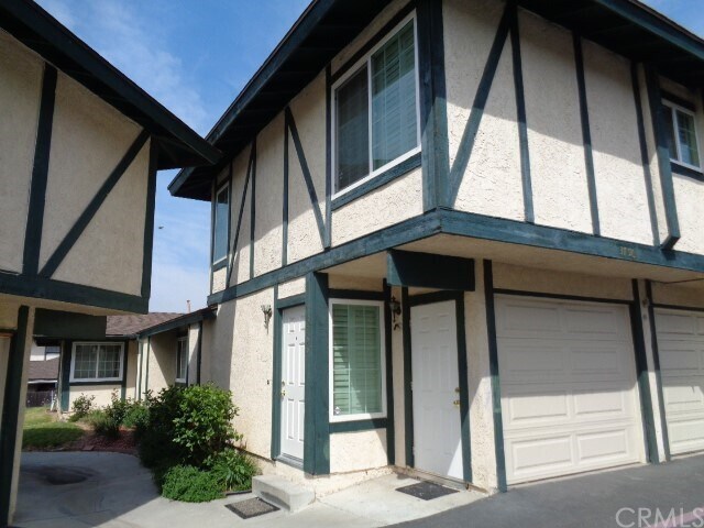 Foto del edificio - 3756 Village Ln