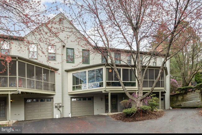 Building Photo - 1123 Wicklow Ct