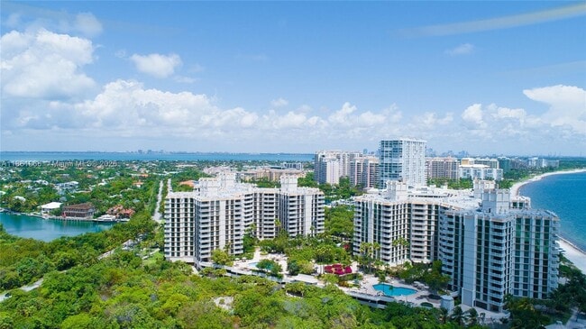 Building Photo - 1121 Crandon Blvd