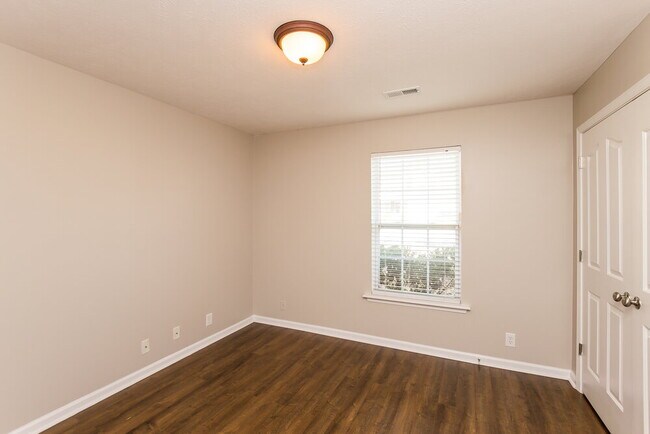 Foto del edificio - 1123 Geneil Ln