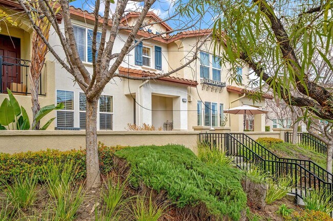 Foto del edificio - Spacious Temecula Condo in Harveston | 3 Beds, 3 Baths, Attached Garage