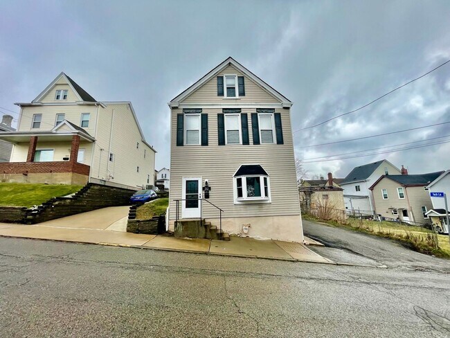 Foto del edificio - Must See! - 3 Bedroom 2 Bathroom - Pittsburgh