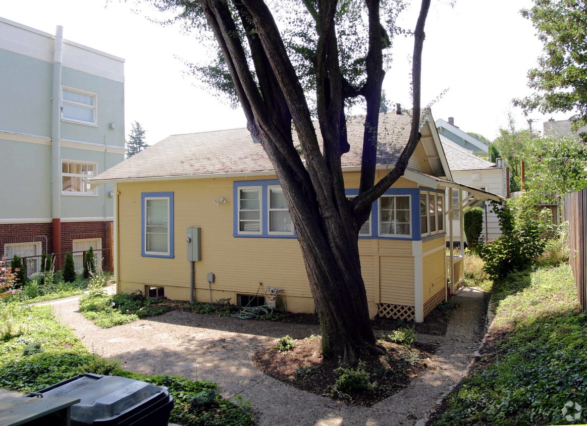 Foto del edificio - 625-627 SE 30th Ave
