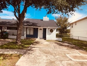 Building Photo - 132 Hummingbird St