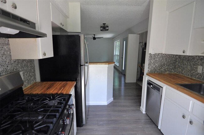 Foto del edificio - 11301 Oakwood Dr