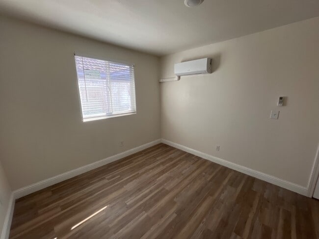 Foto del edificio - 1593 North Thorne Avenue