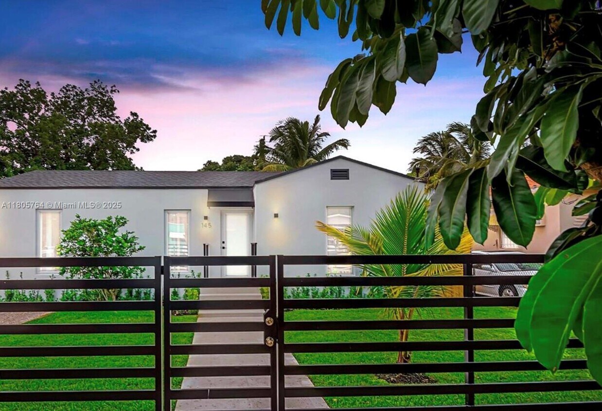 Foto principal - 145 NW 40th St
