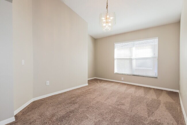 Building Photo - 627 Somerstone Dr