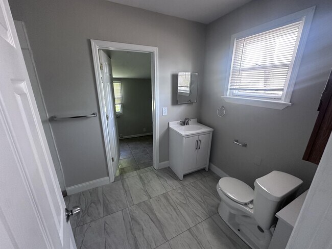 Foto del edificio - 3026 W 46th St