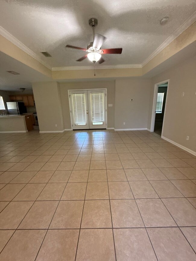 Building Photo - 112 S Chapel Dr