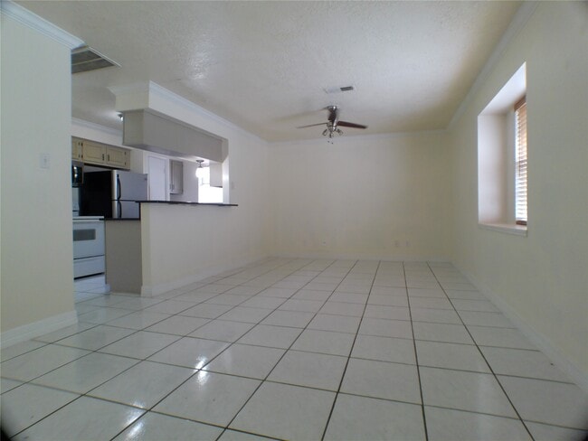 Building Photo - 6350 Crestside Dr