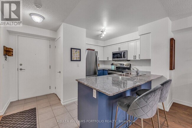 Photo du bâtiment - 812 Lansdowne Ave