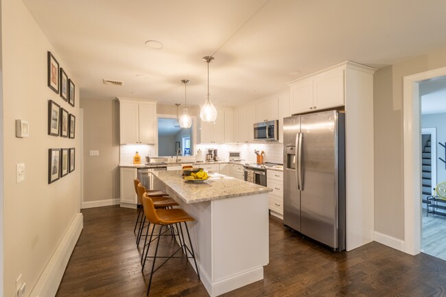 Building Photo - Spacious 4-Bedroom Home with In-Law Suite