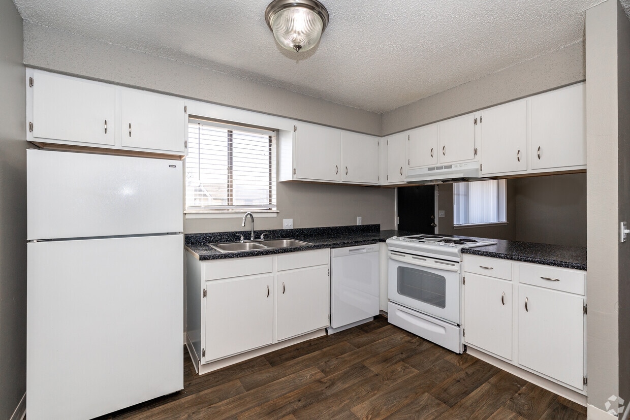 Primary Photo - Ponderosa Apartments