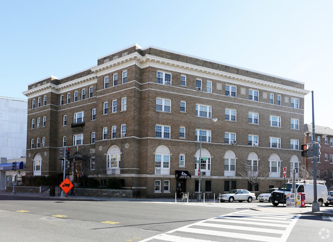 Primary Photo - Beverly Court