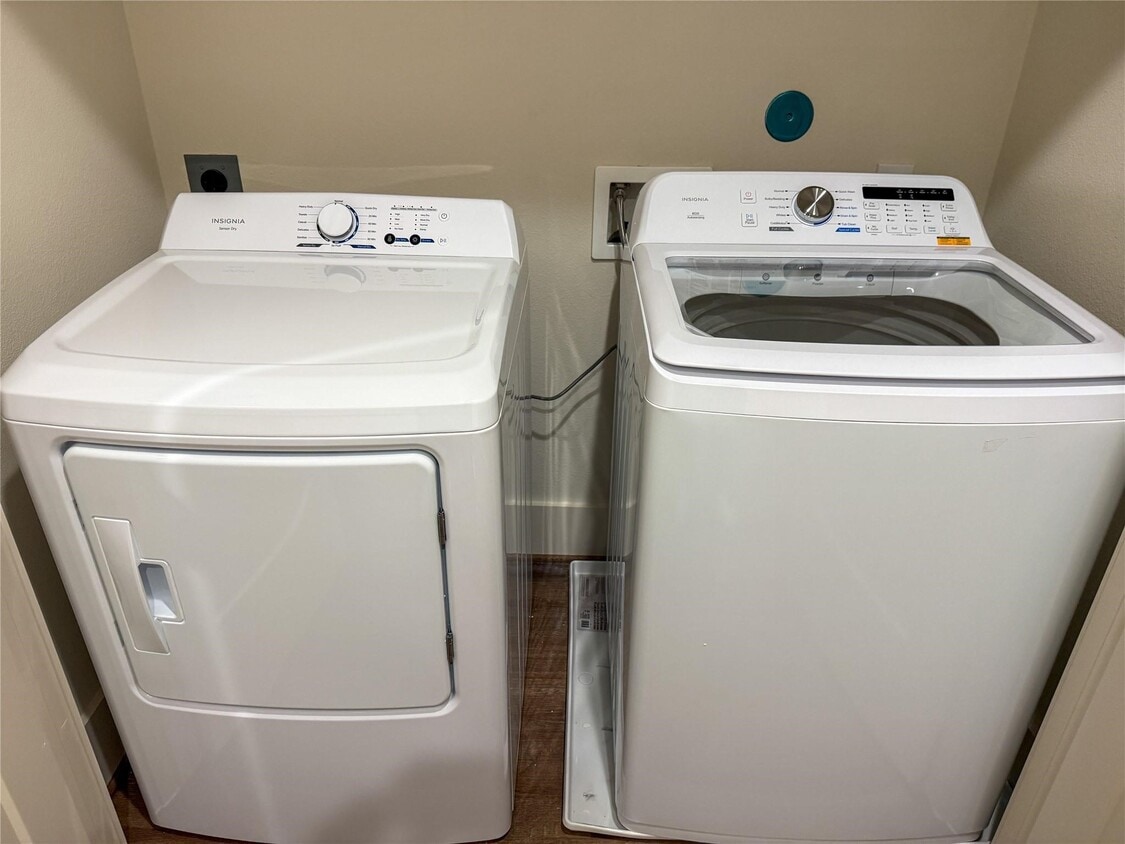 Building Photo - 881 Rachel St