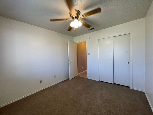 Foto del edificio - 4903 Morning Glen Ln