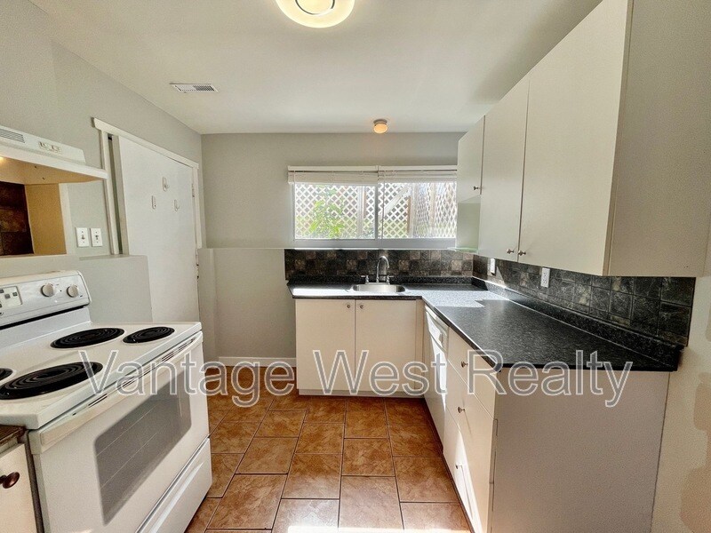 3570 Springer Rd, West Kelowna, BC V4T 1N8 House for Rent in West