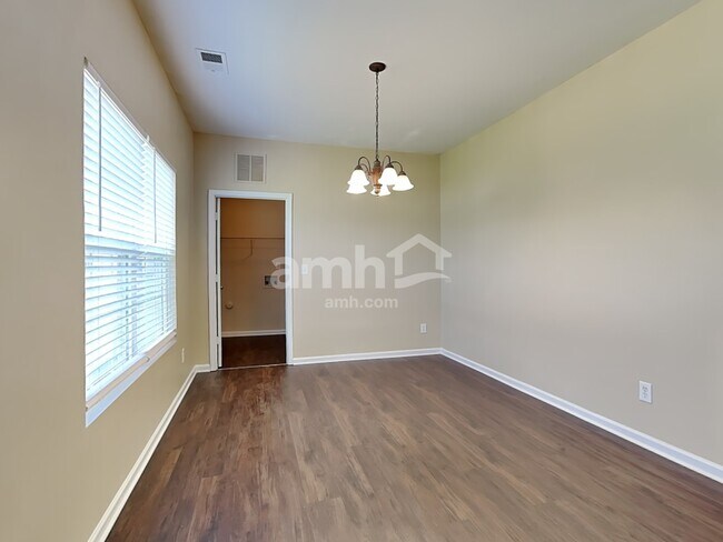 Foto del edificio - 4640 Lauren Woods Ct