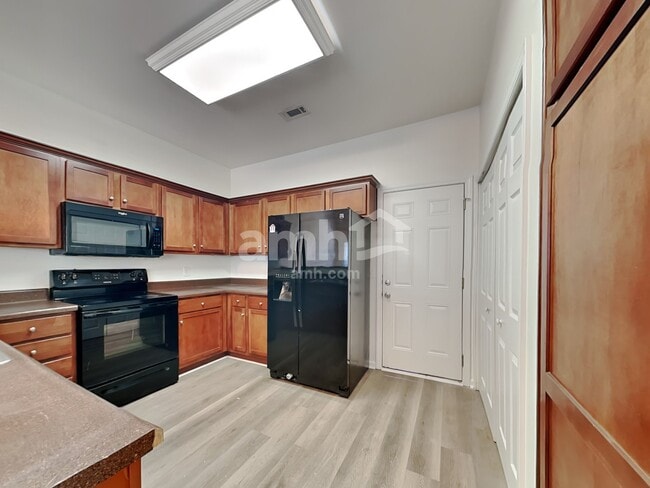 Building Photo - 25 Duxbury Dr