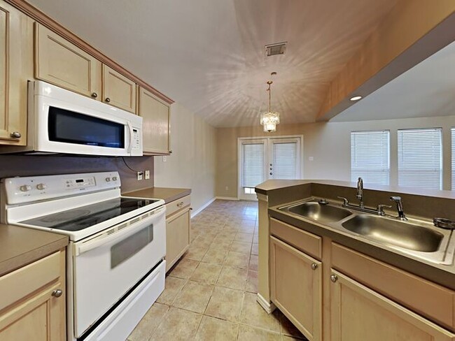 Building Photo - 1ST MONTH FREE WITH 18 MONTH LEASE