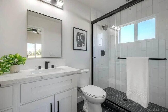 Building Photo - 436 Date Ave